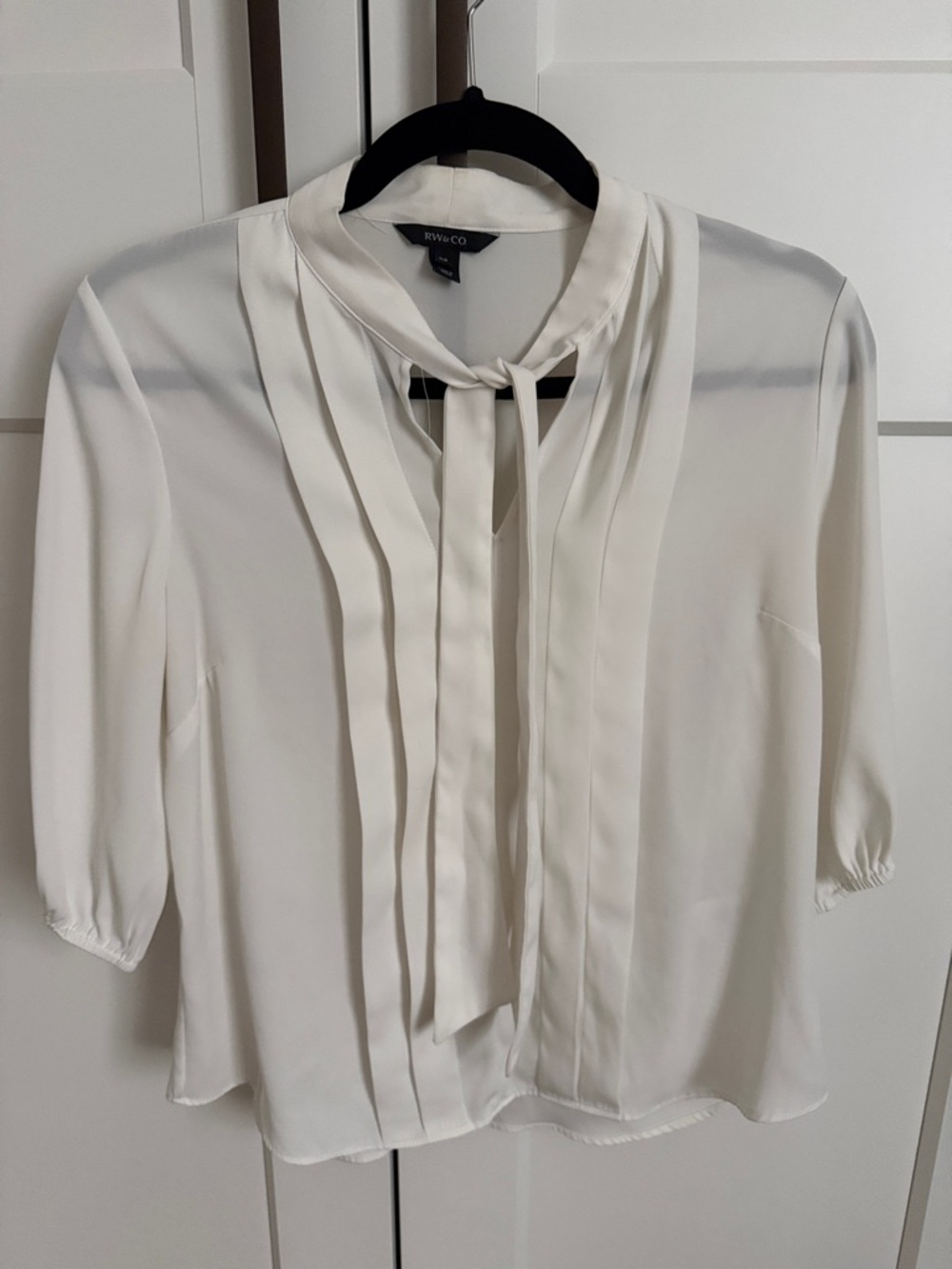 RW&CO. White Tie-Neck Pleated Blouse